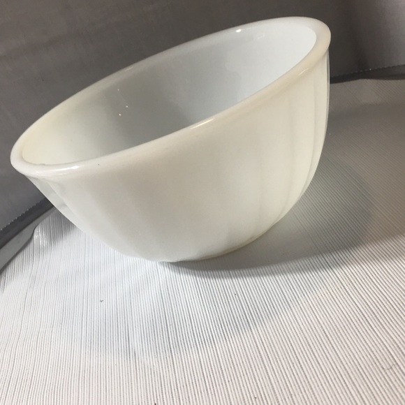 Vintage Fire King white swirl serving mixing bowl. - Picture 2 of 7